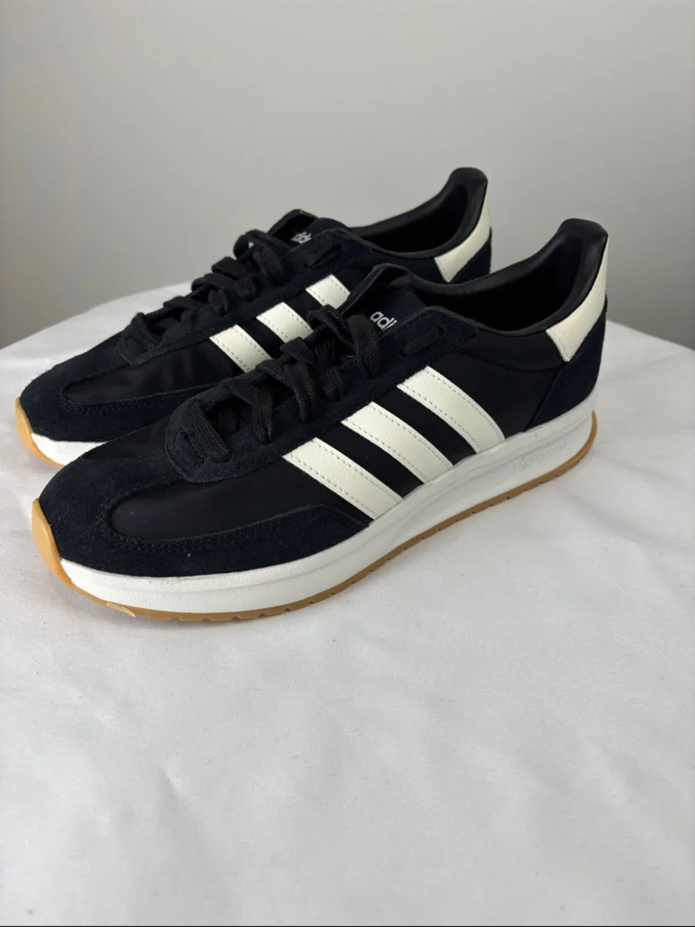 Adidas Cloudfoam Sneakers Mens 8.5 Black White Gum Sole Casual Retro Shoes - Picture 3 of 6